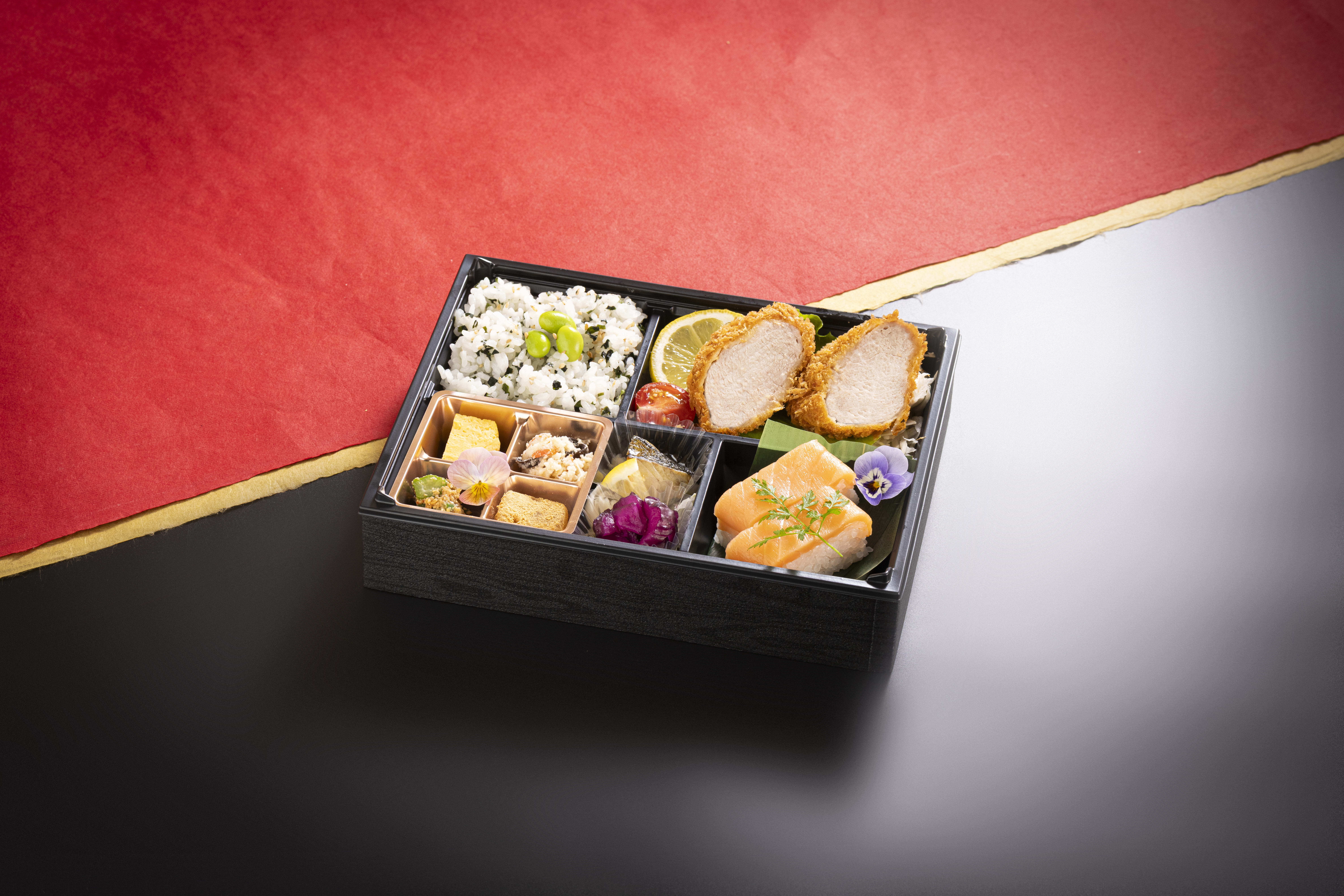 特選ます寿司弁当　　　　　～ 手仕込みヒレカツ ～